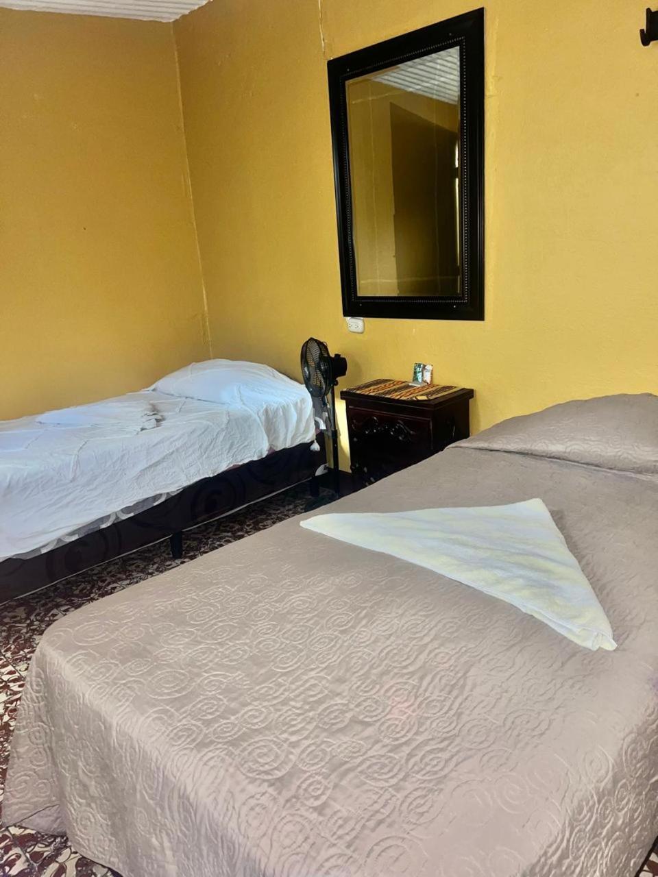Hotel Alma Maya Антигуа-Гватемала Экстерьер фото